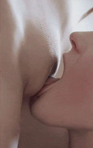 Lesbian pussylicking